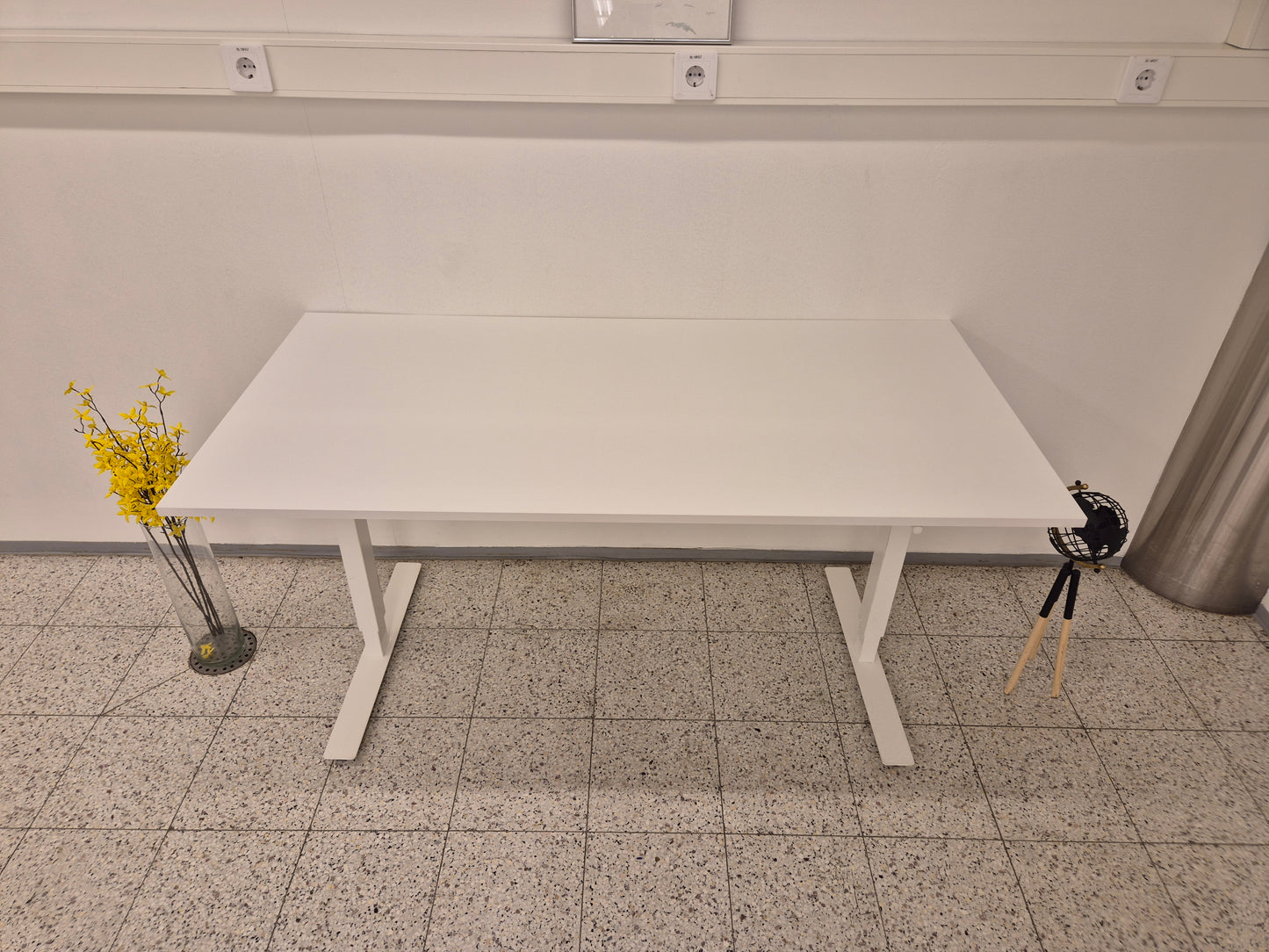 Ikea Trotten Saadetteva Työpöytä Kalustori