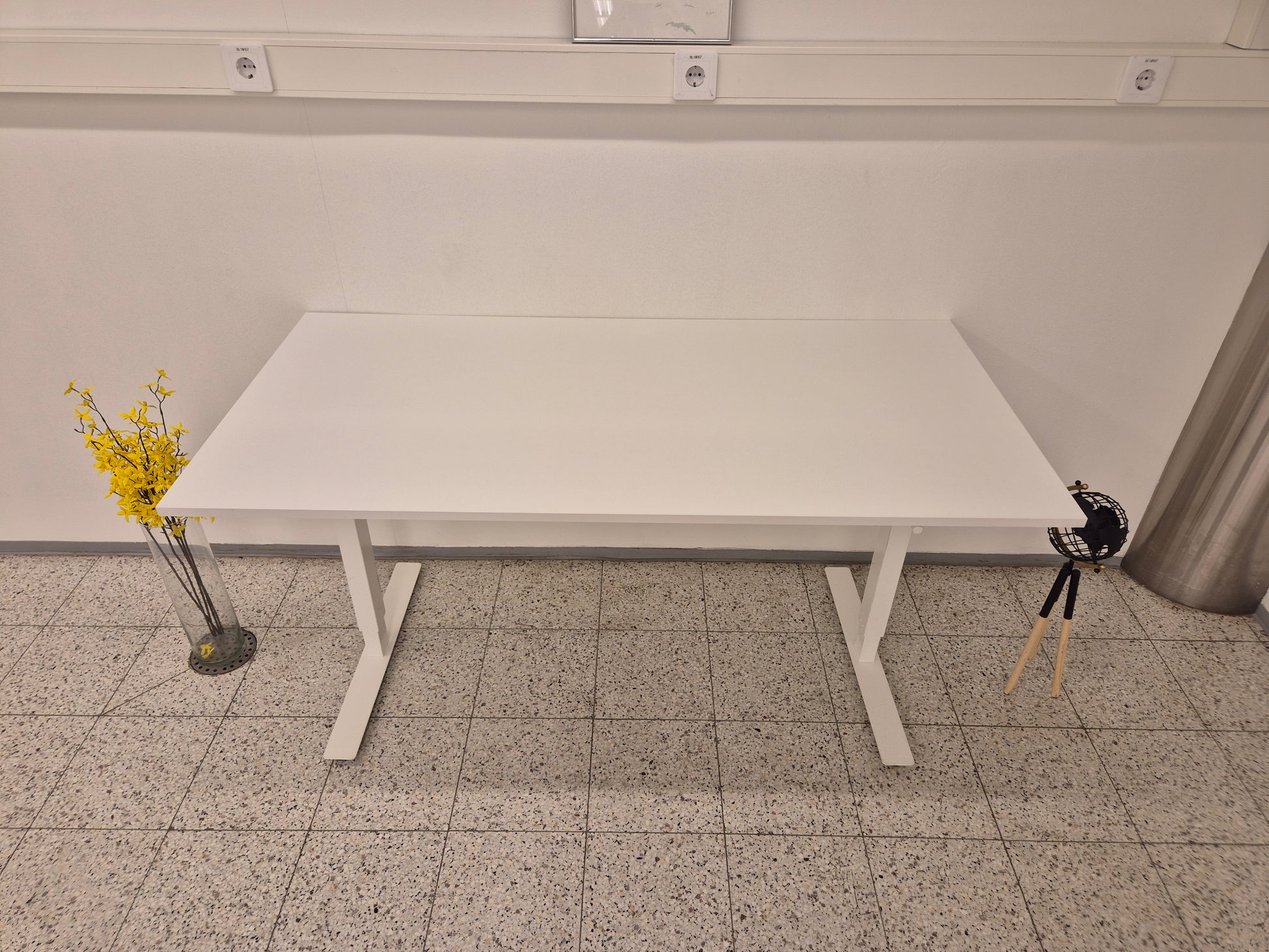 Ikea Trotten Saadetteva Työpöytä Kalustori