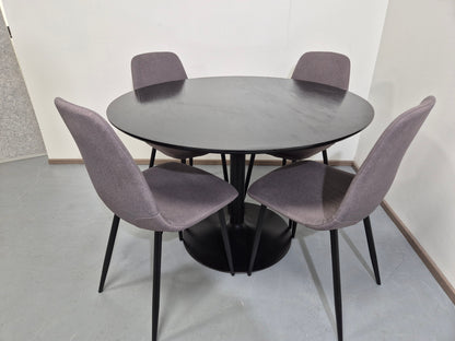 Ruokapöytä ja 4 Tuolia