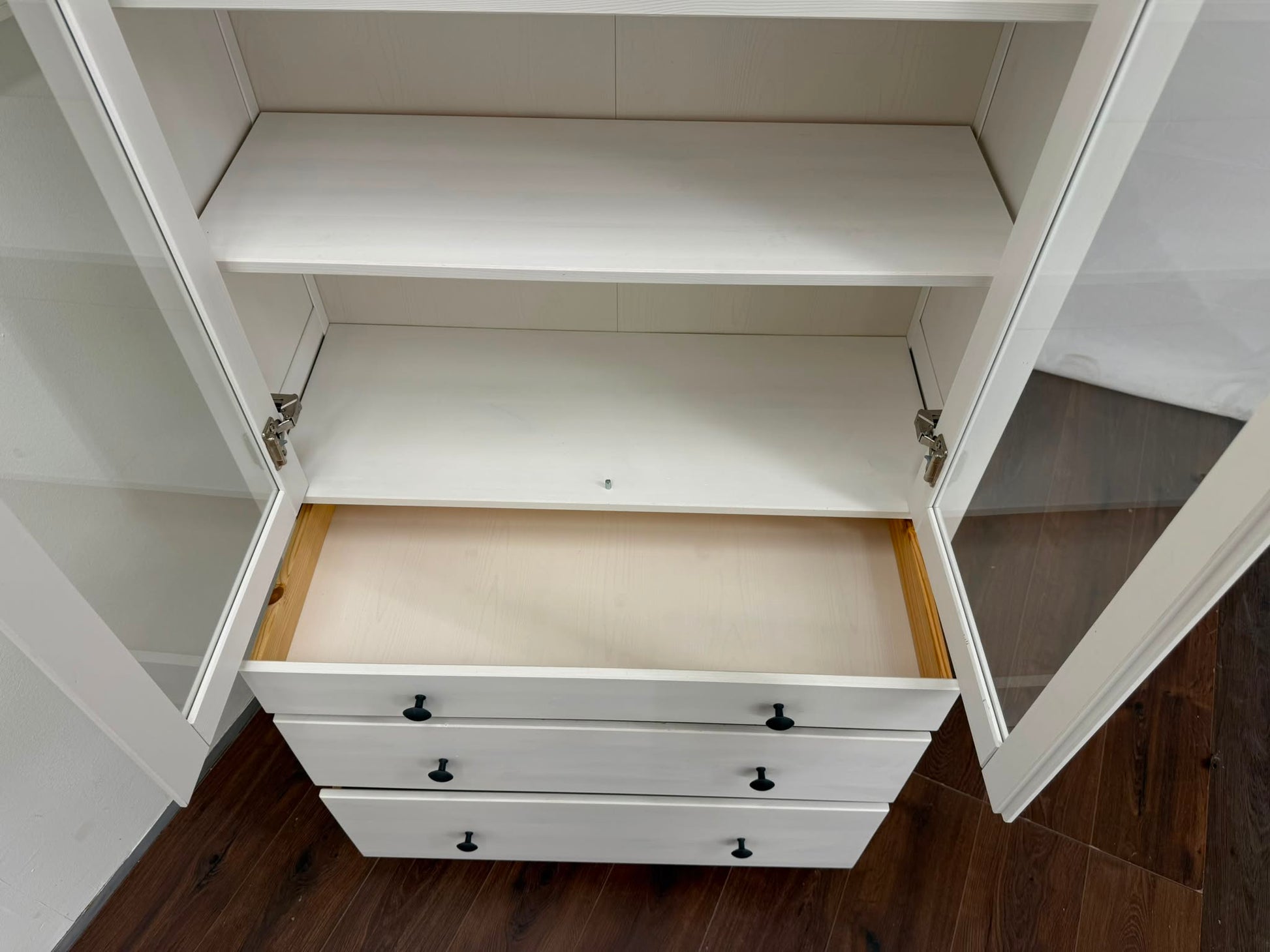 Ikea HEMNES Vitriinikaappi valkoiseksi petsattu Kalustori