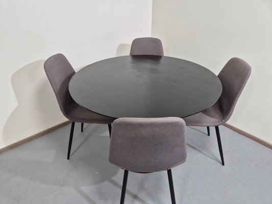 Ruokapöytä ja 4 Tuolia