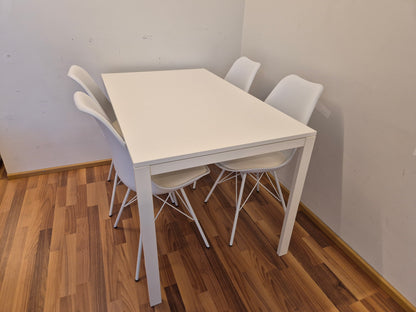 Ikea Melltorp Ruokapöytä ja 4 Tuolia