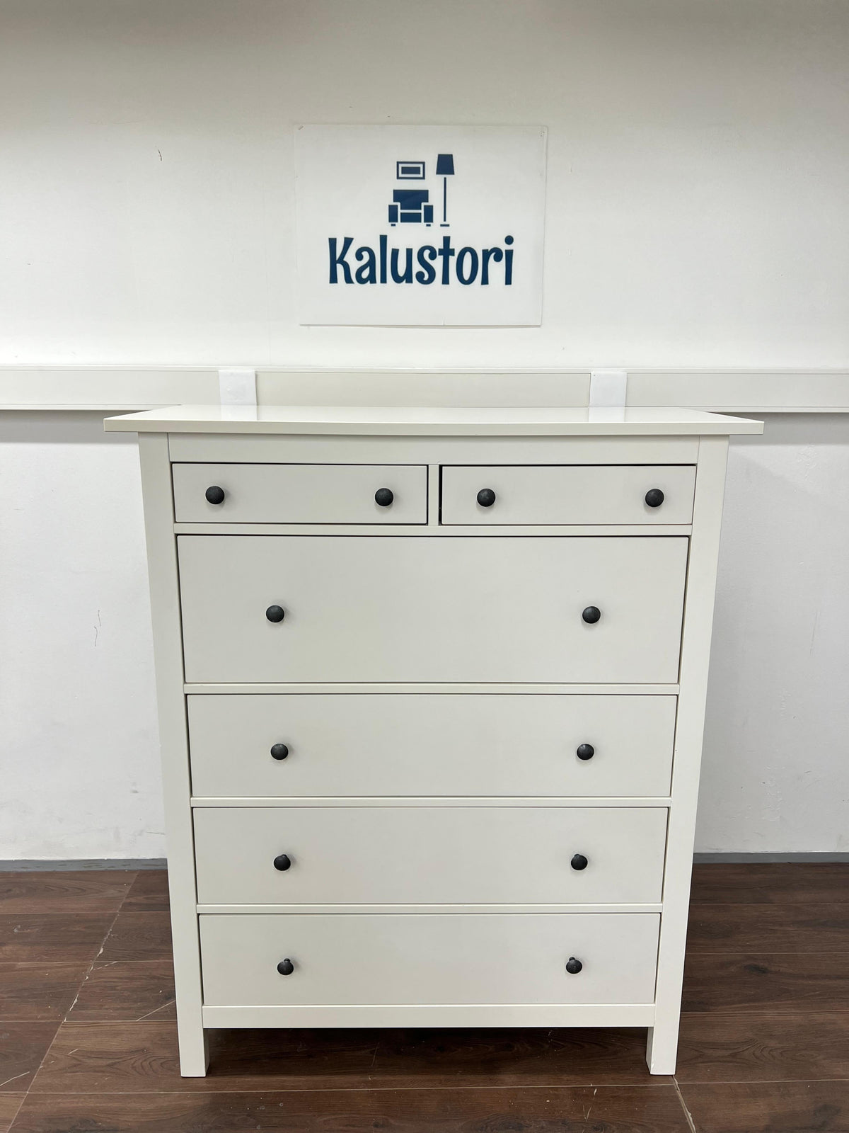 11 Kalustori