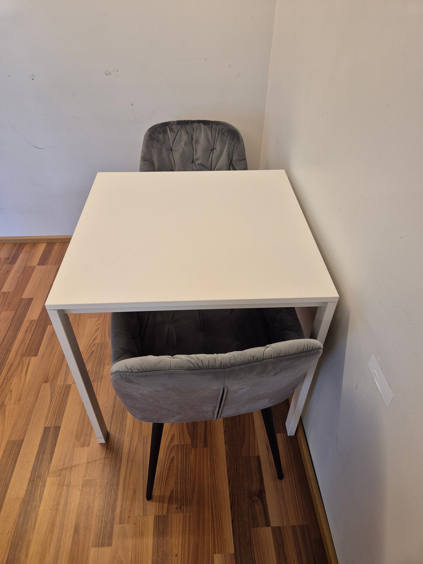 Ikea Melltorp Ruokapöytä ja 2 Tuolia