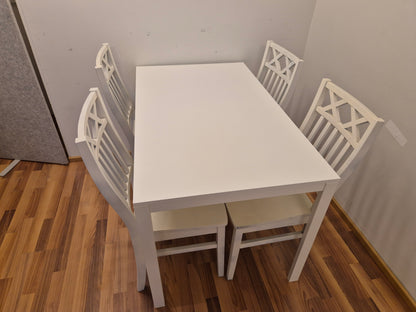 Ikea Melltorp Ruokapöytä ja 4 Tuolia