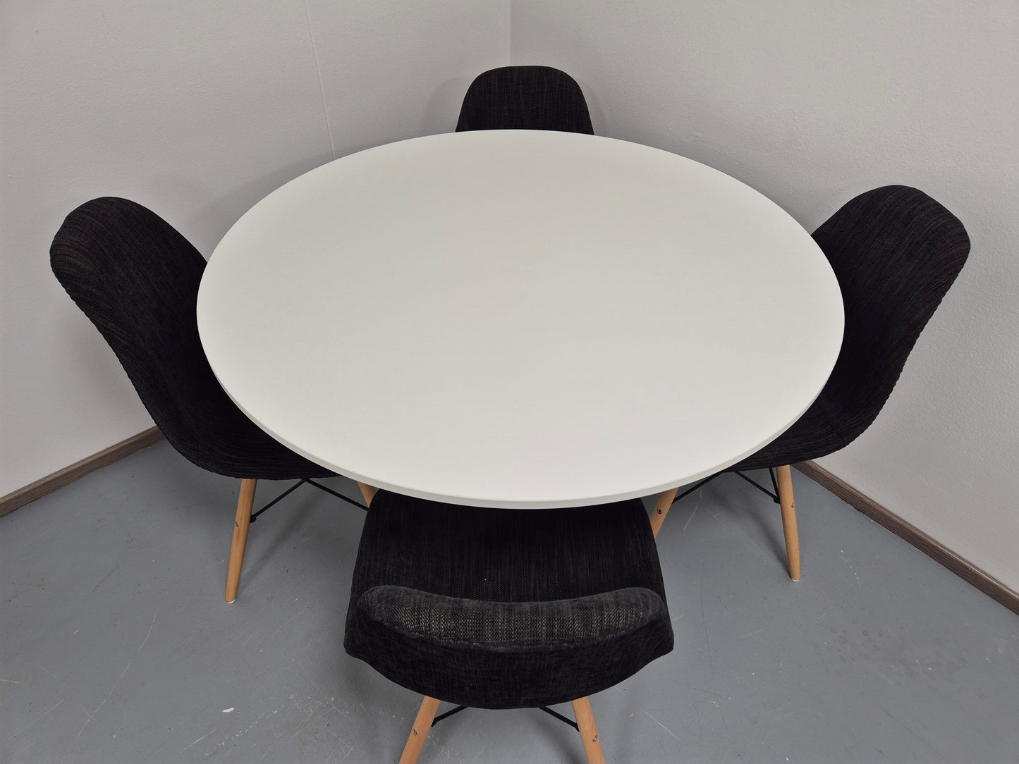 Ikea Docksta Ruokapöytä ja 4 Tuolia