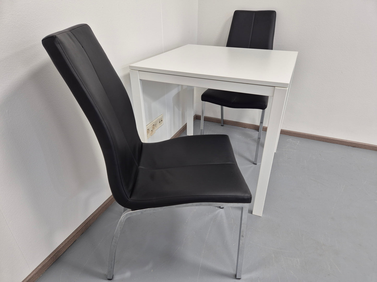 Ikea Melltorp Ruokapöytä ja 2 Tuolia