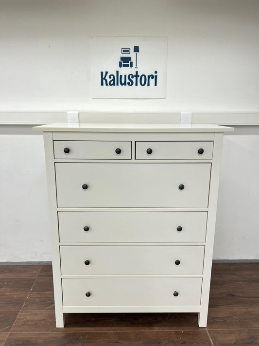 11 Kalustori