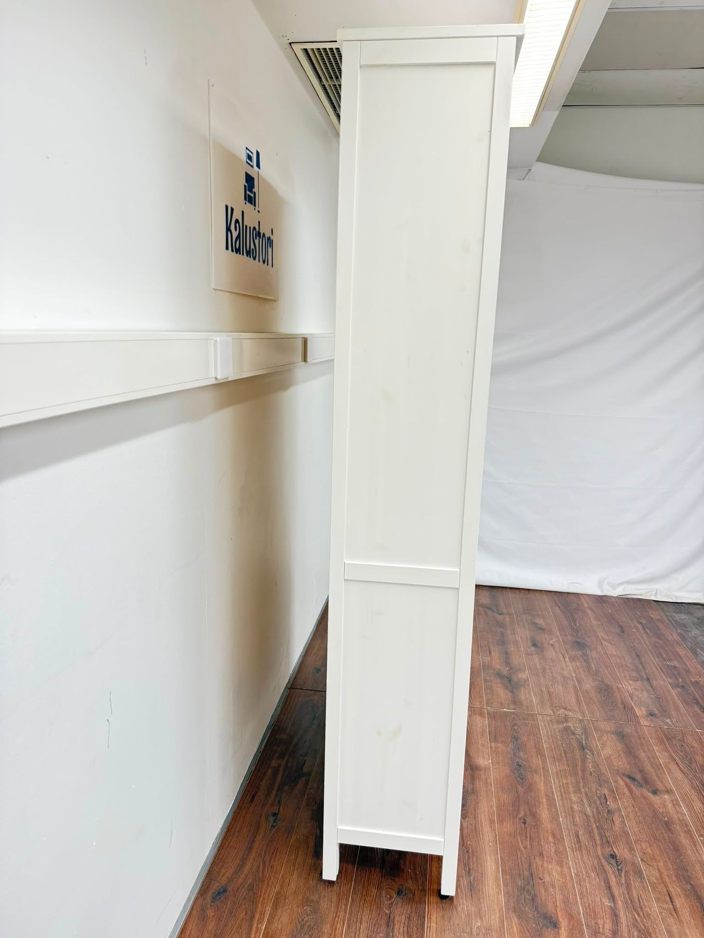 Ikea HEMNES Vitriinikaappi, 3 laatikkoa, valkoiseksi petsattu Kalustori