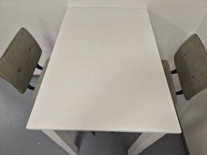 Baaripöytä ja 2 Tuolia