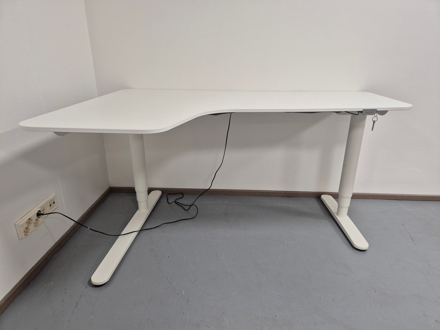 Ikea Bekant Työpöytä