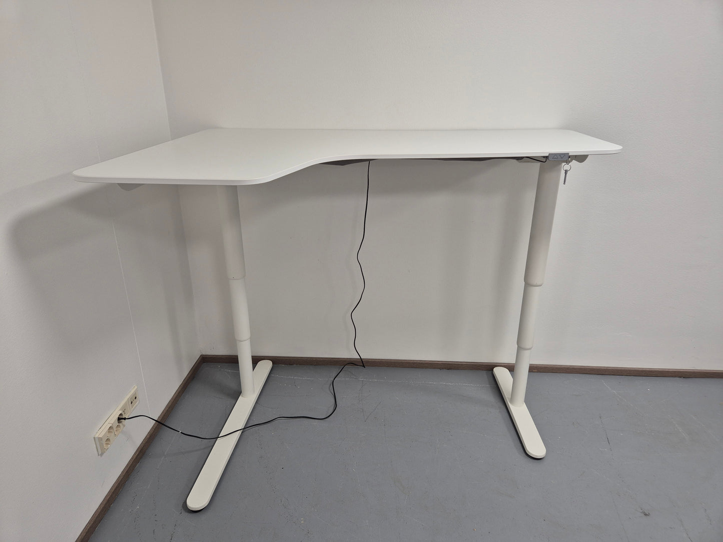 Ikea Bekant Työpöytä