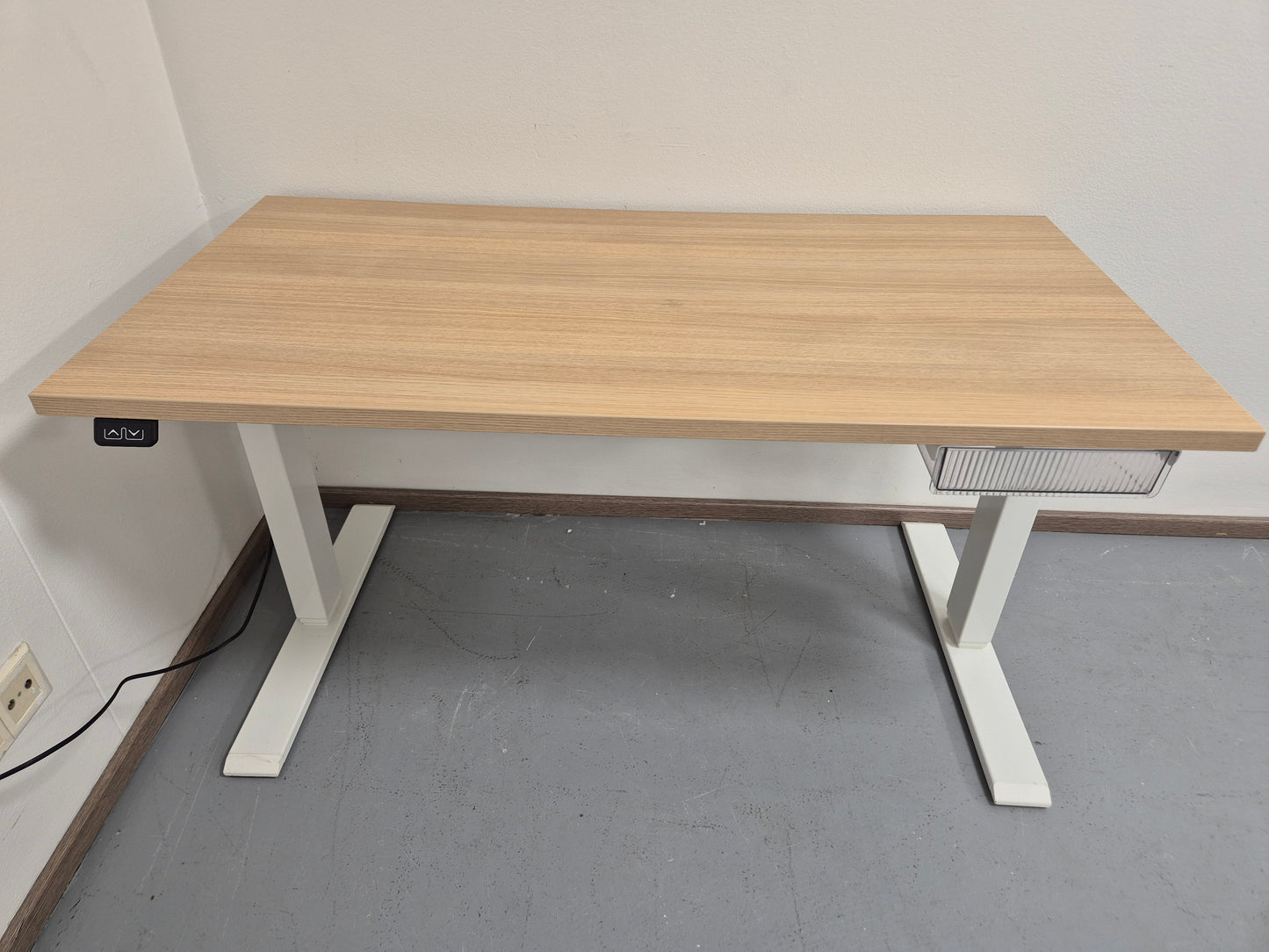 Elfen Ergodesk Basic II -sähköpöytä, 120 x 60 cm