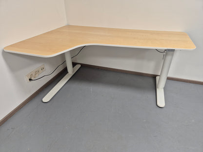 Ikea Bekant Sähköpöytä