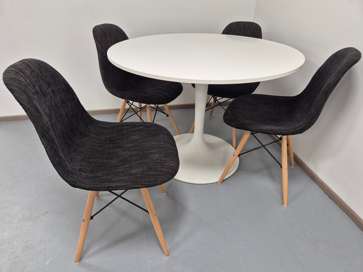 Ikea Docksta Ruokapöytä ja 4 Tuolia