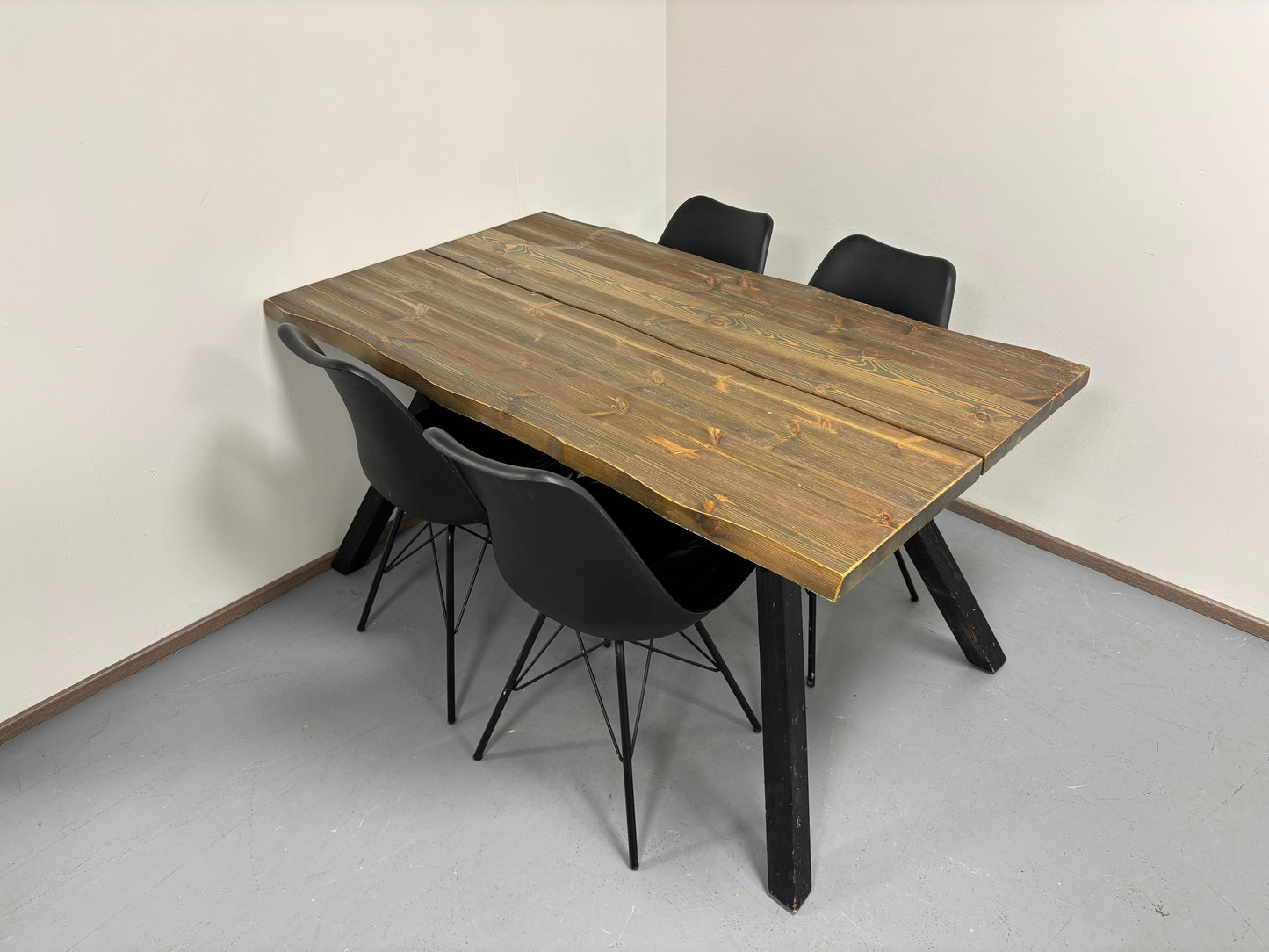 Veke Ruokapöytä ja 4 Tuolia