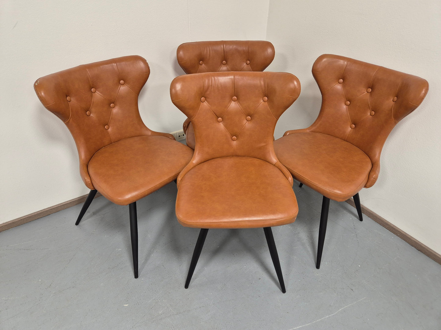 Ruokapöydän Nahkatuolit