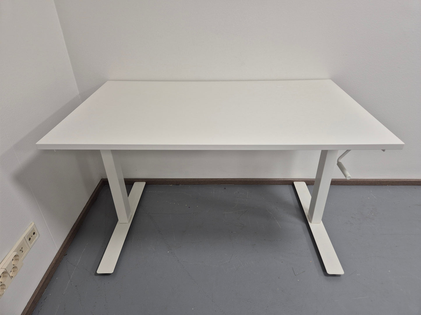 Ikea Skarsta säädettävä työpöytä