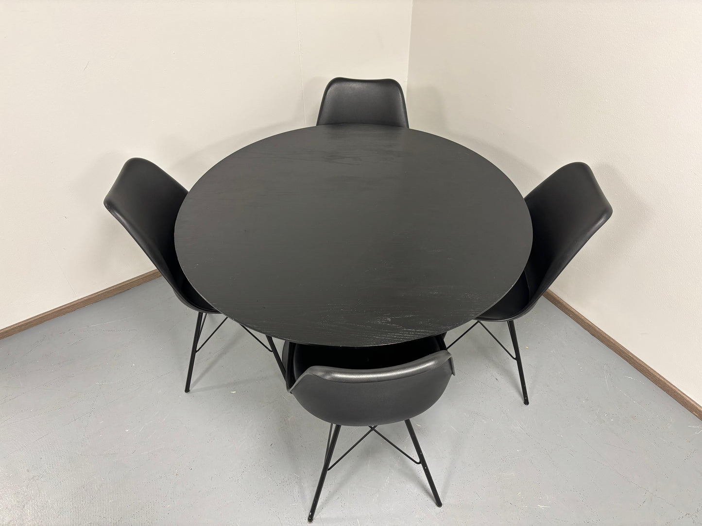 Pyöreä Ruokapöytä ja 4 Tuolia