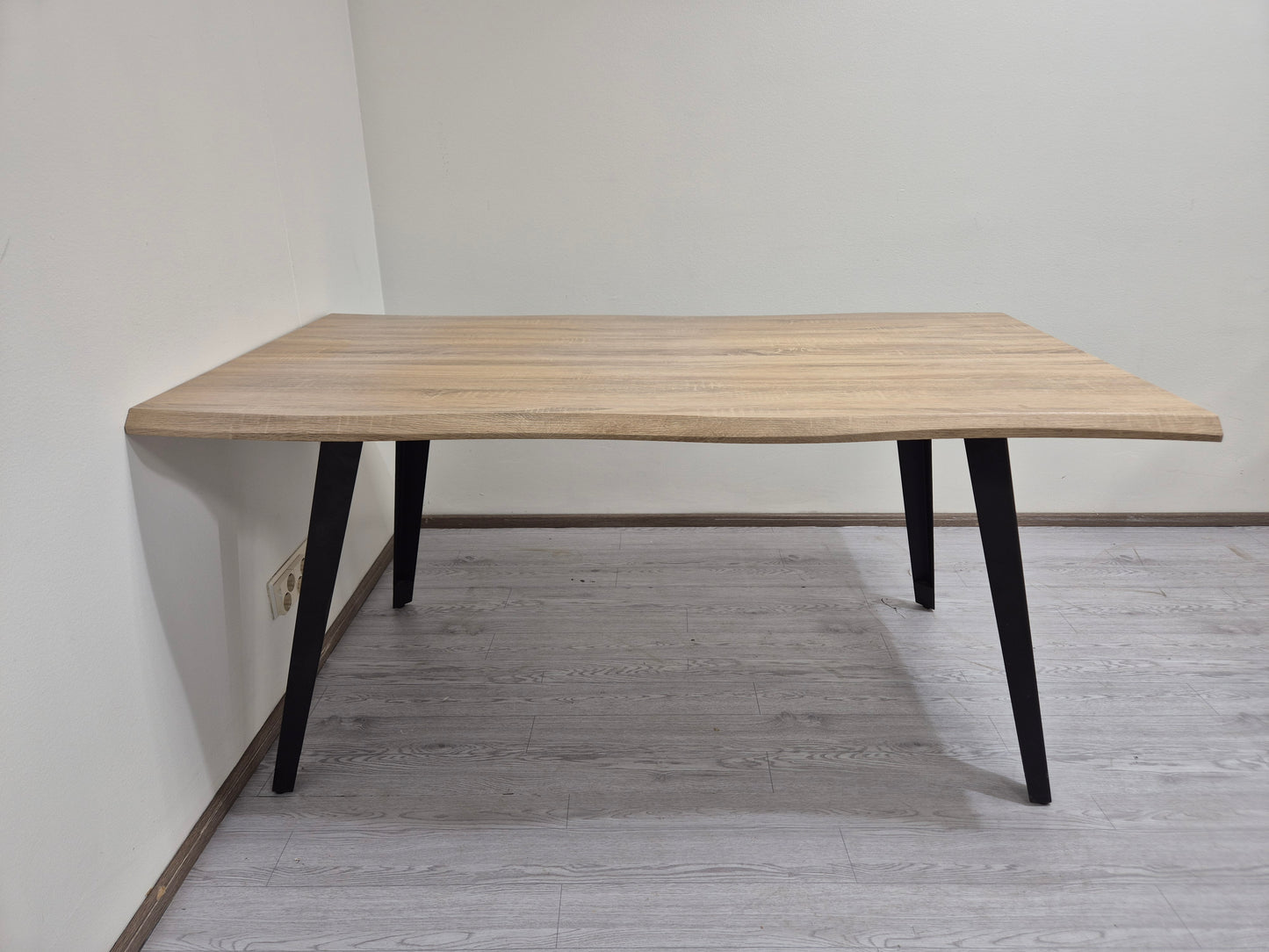 Ruokapöytä Kalustori