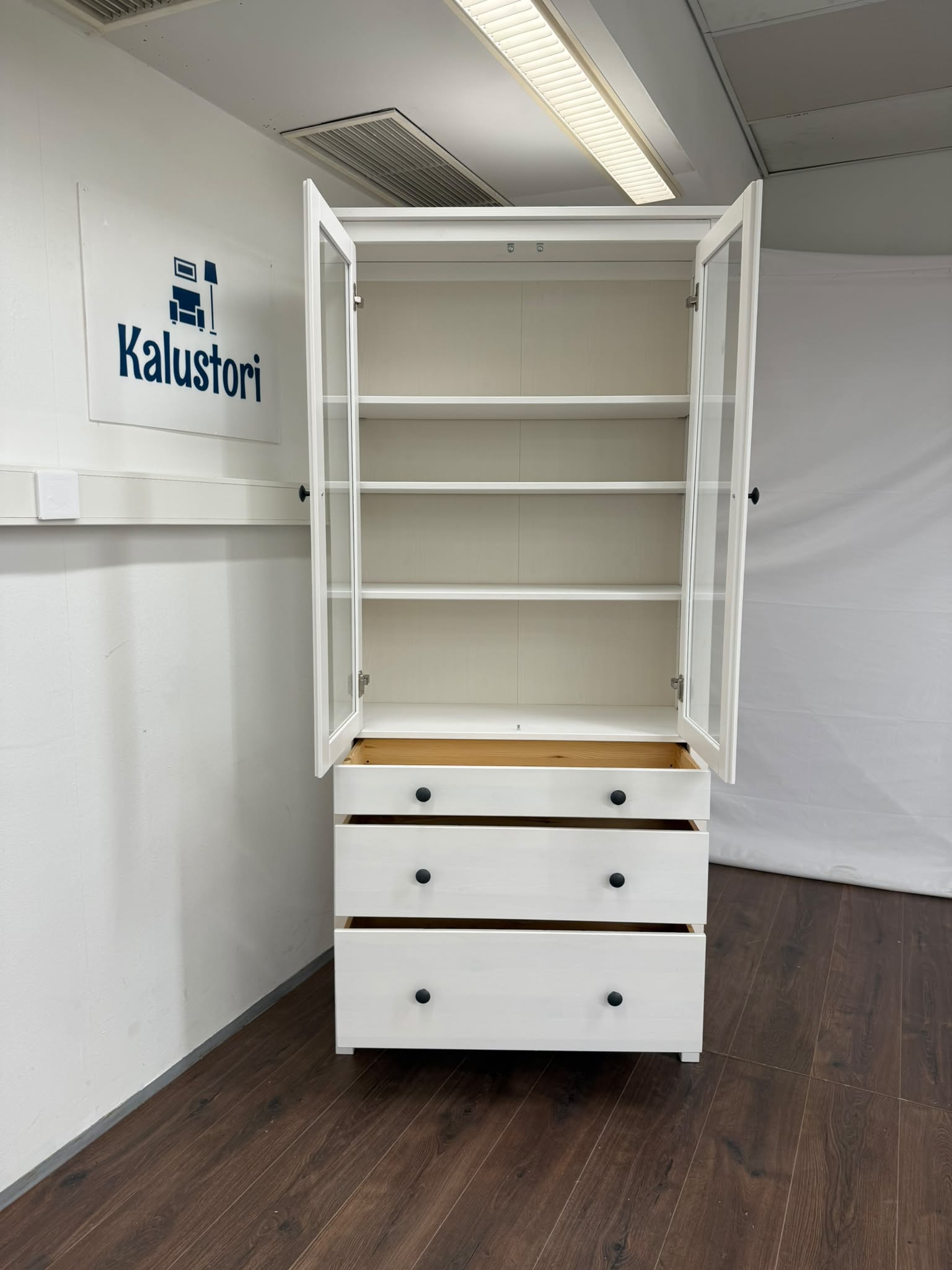 Ikea HEMNES Vitriinikaappi valkoiseksi petsattu Kalustori