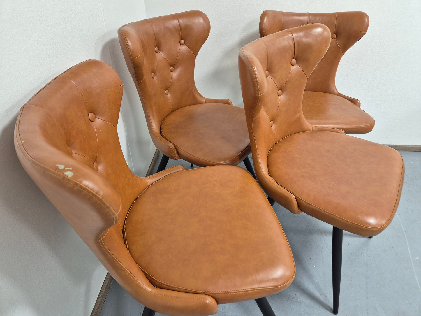 Ruokapöydän Nahkatuolit