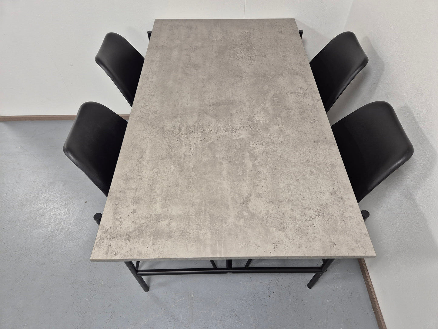 Jysk Ruokapöytä ja 4 Tuolia