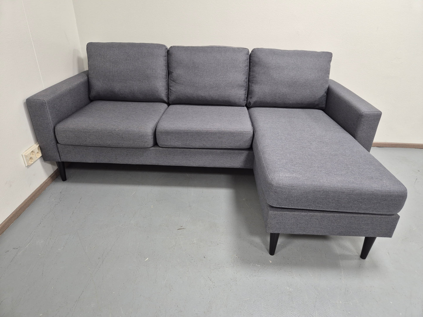 3 Istuttava Divaanisohva