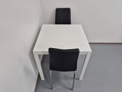 Ikea Melltorp Ruokapöytä ja 2 Tuolia