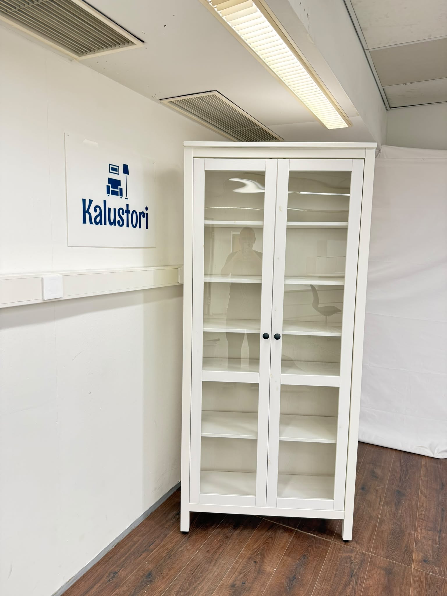 Ikea HEMNES Vitriinikaappi, 3 laatikkoa, valkoiseksi petsattu Kalustori