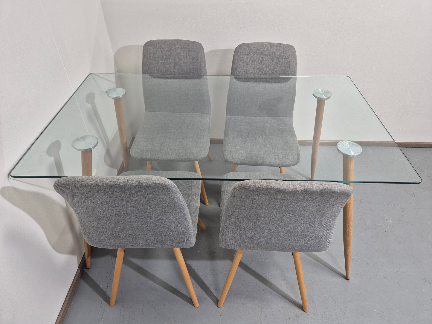 Ruokapöytä ja 4 Tuolia