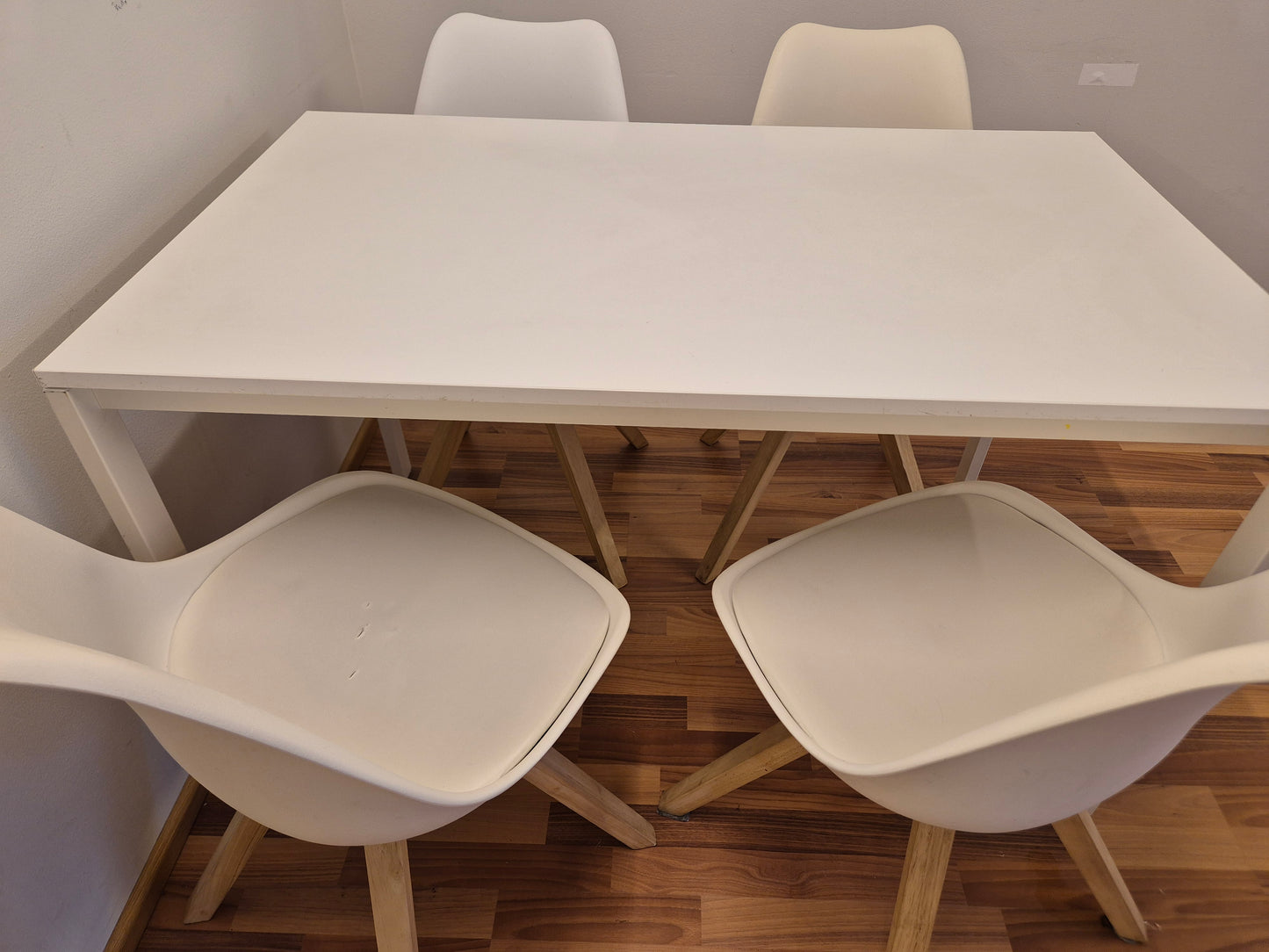 Ikea Meltrop Ruokapöytä ja 4 Tuolia