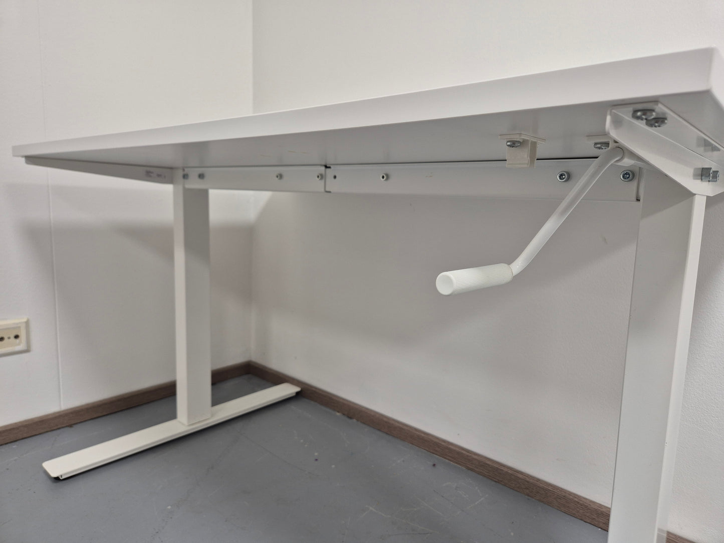 Ikea Skarsta säädettävä työpöytä