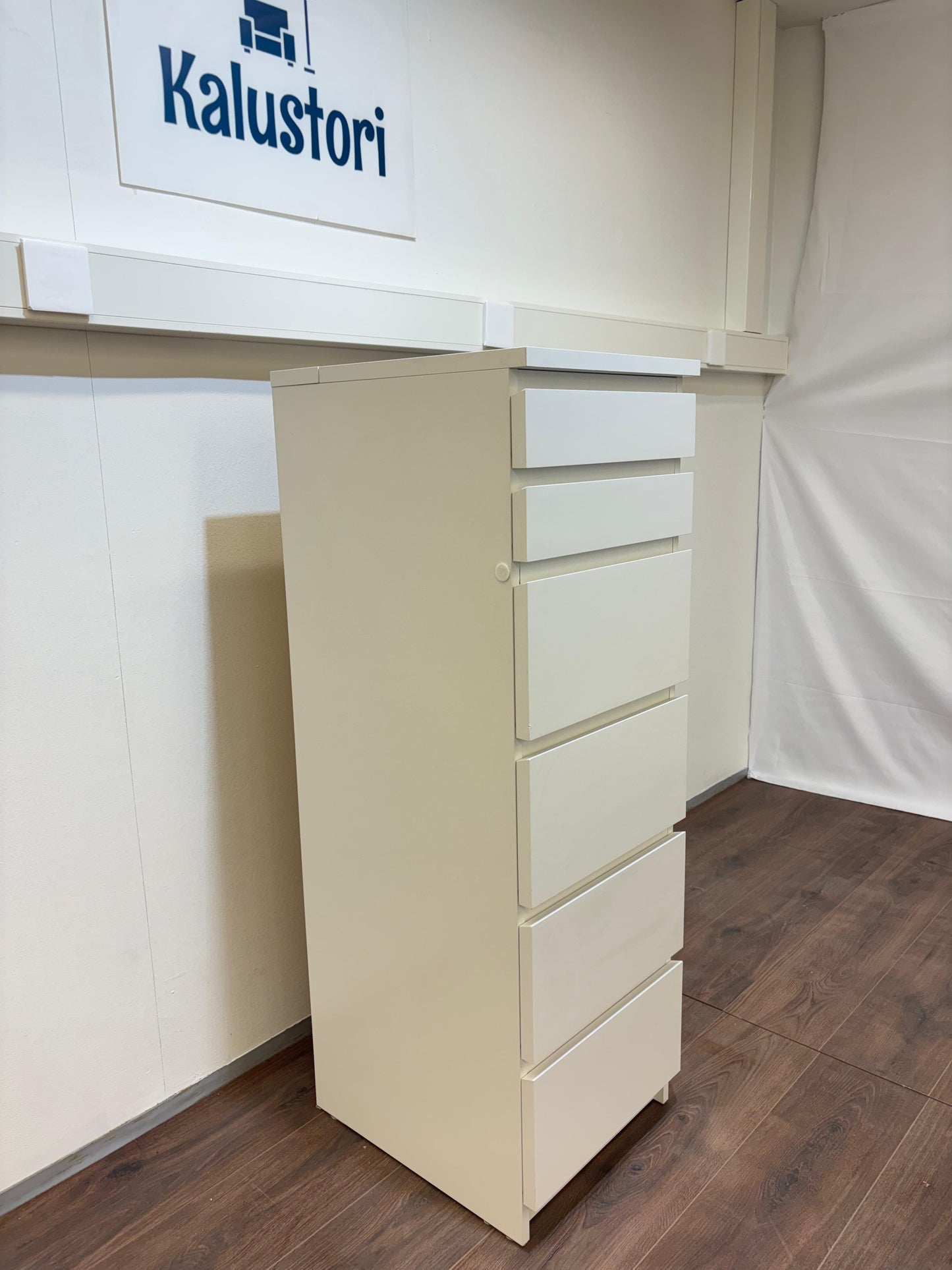 IKEA MALM Lipasto Peilillä Kalustori