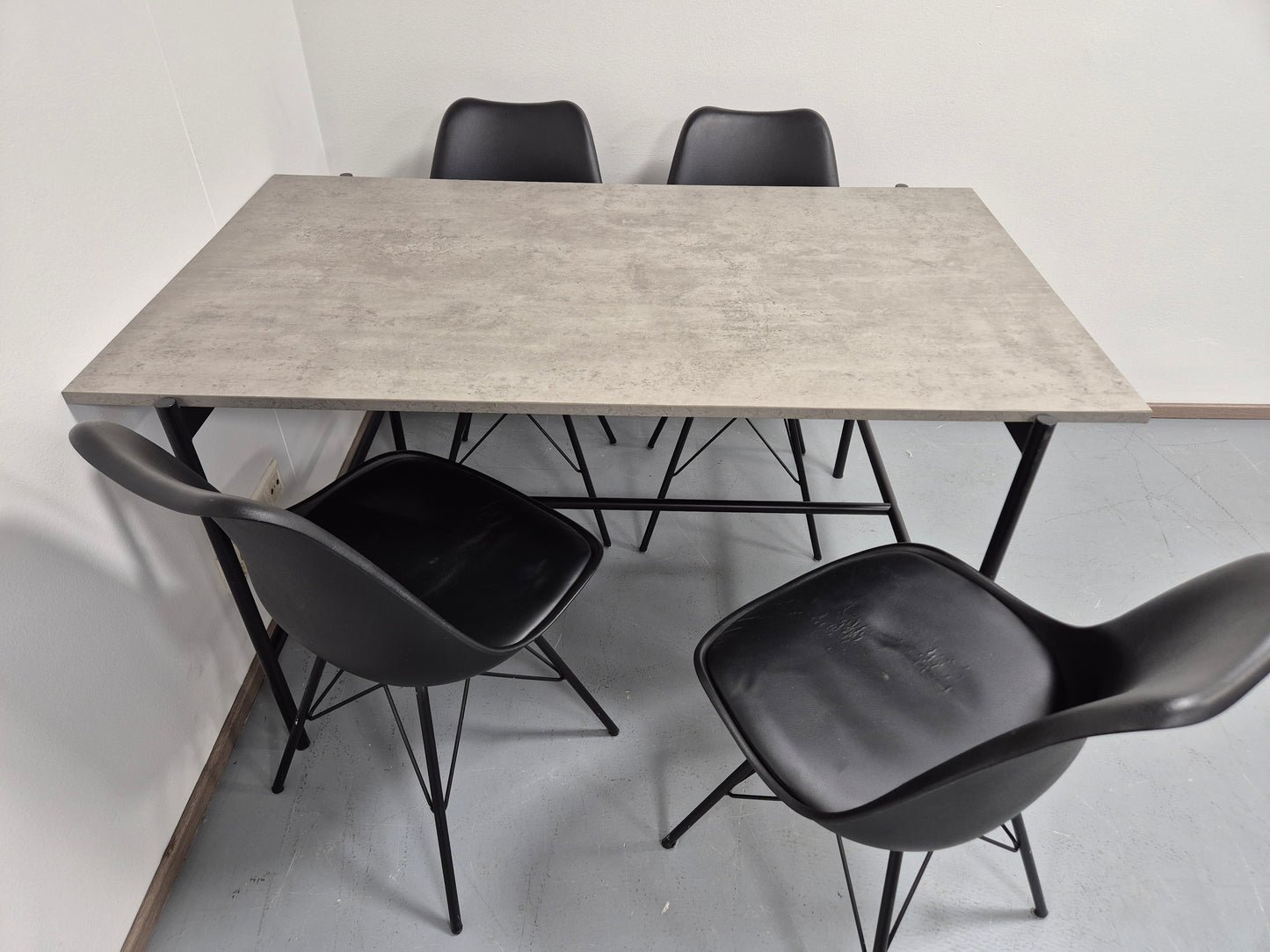 Jysk Ruokapöytä ja 4 Tuolia