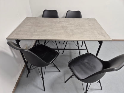 Jysk Ruokapöytä ja 4 Tuolia