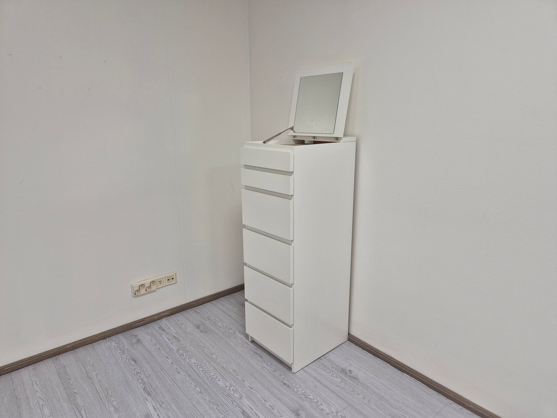 Ikea Malm Lipasto Peilillä Kalustori