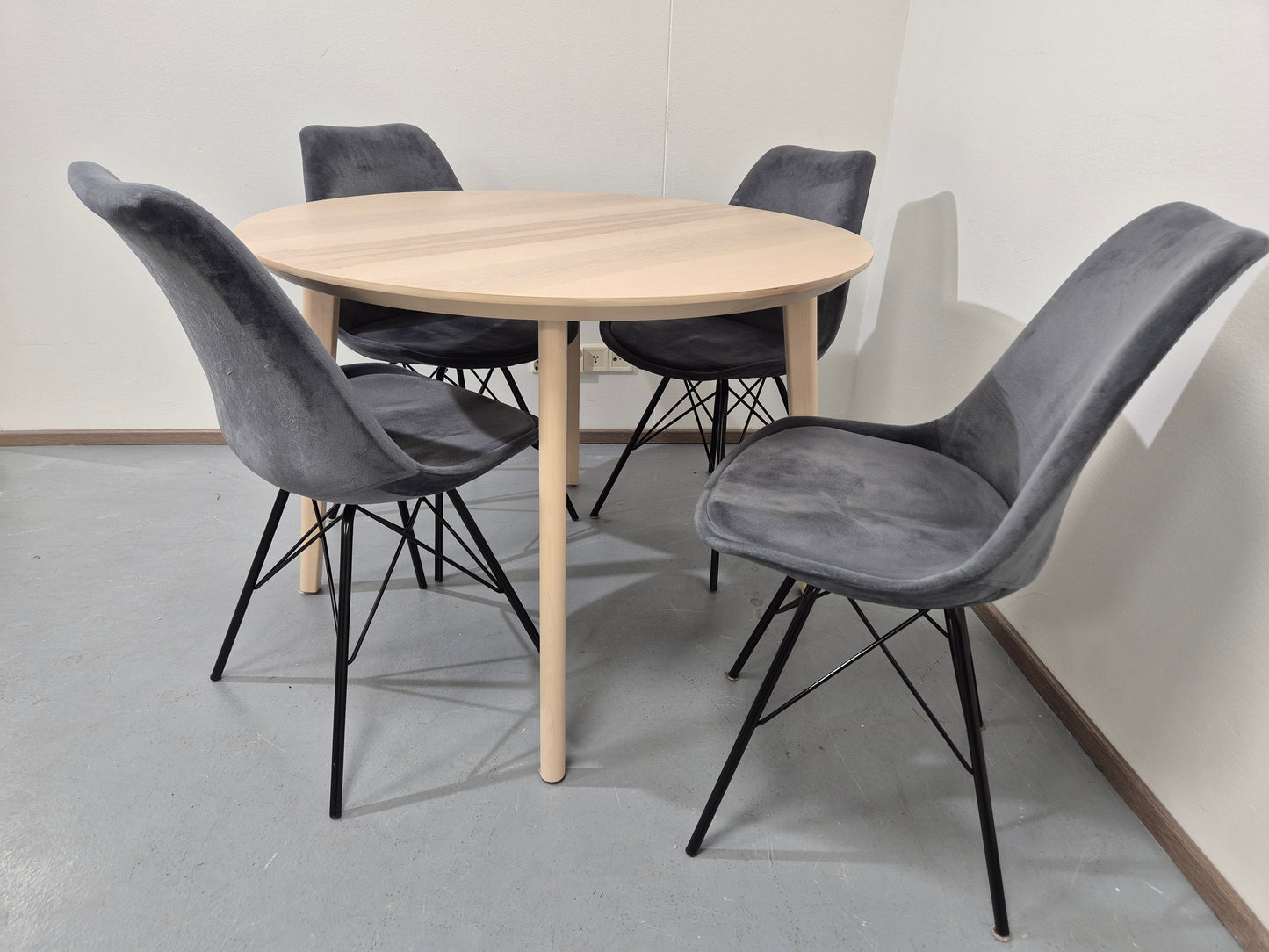 Ikea LISABO Ruokapöytä ja 4 tuolia