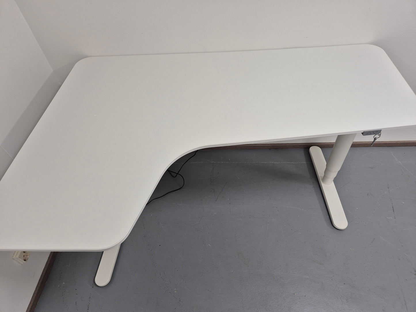 Ikea Bekant Työpöytä