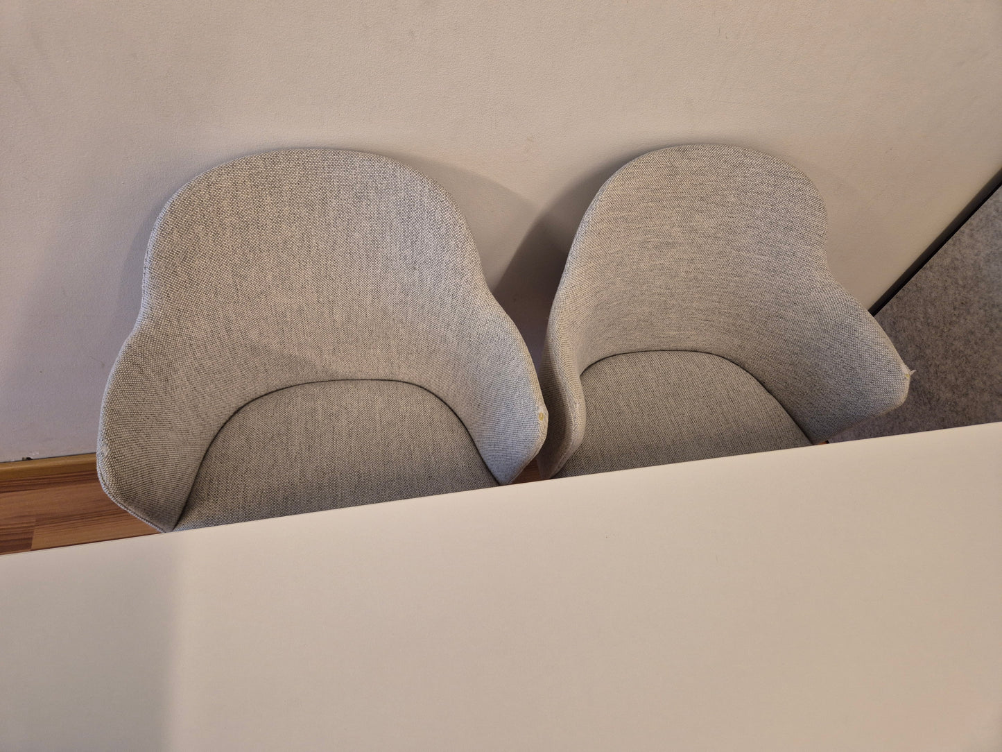 Ikea Melltrop  Pöytä ja 4 Pyörivä Tuolia