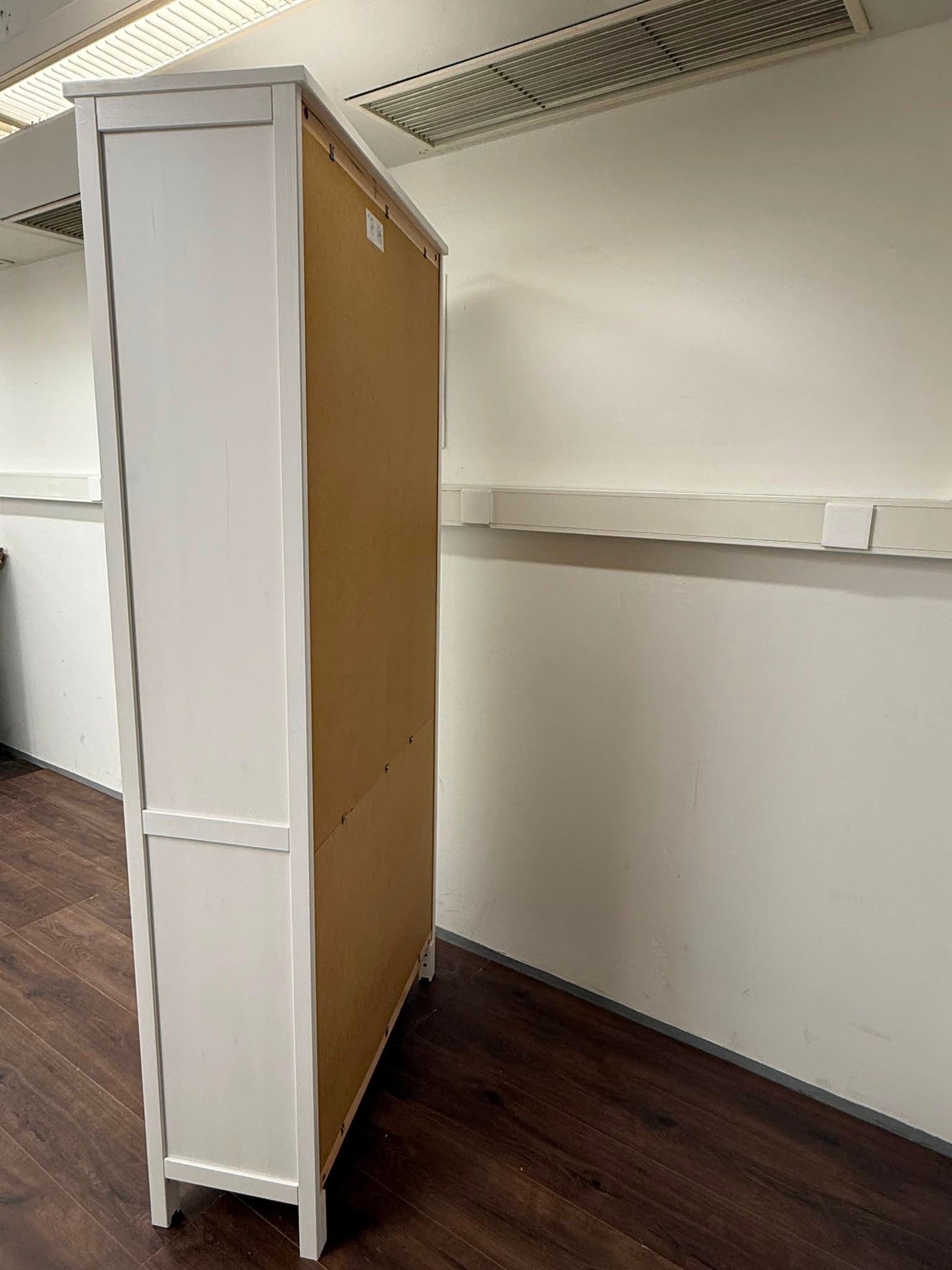 Ikea HEMNES Vitriinikaappi, 3 laatikkoa, valkoiseksi petsattu Kalustori