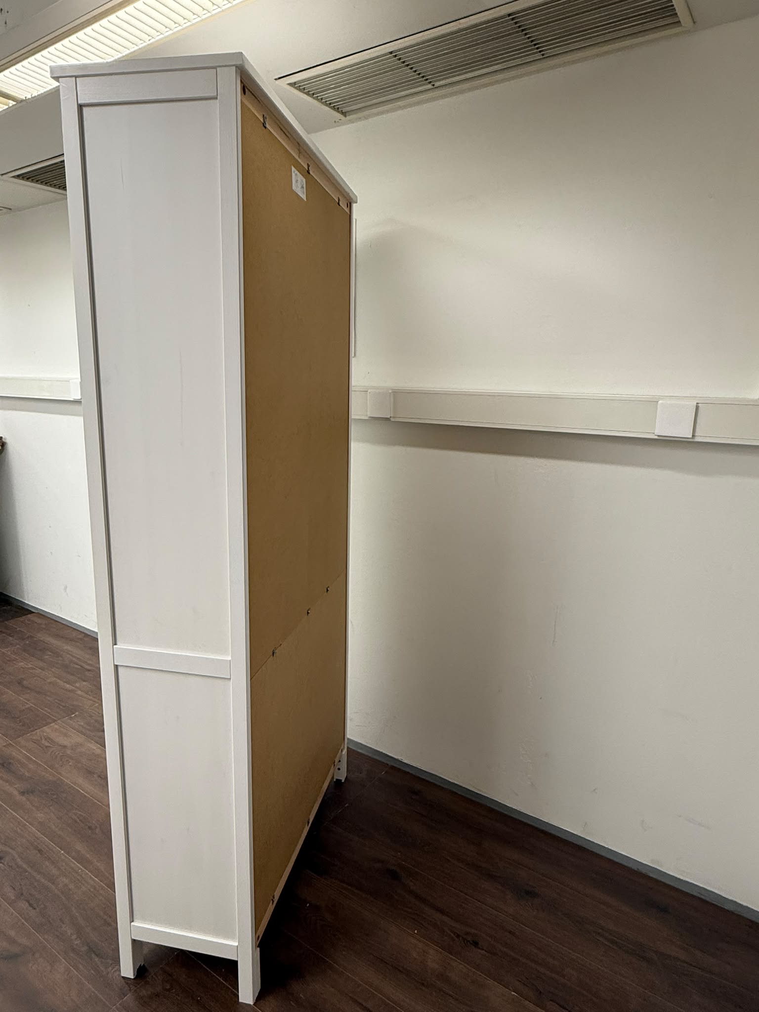 Ikea HEMNES Vitriinikaappi, 3 laatikkoa, valkoiseksi petsattu Kalustori