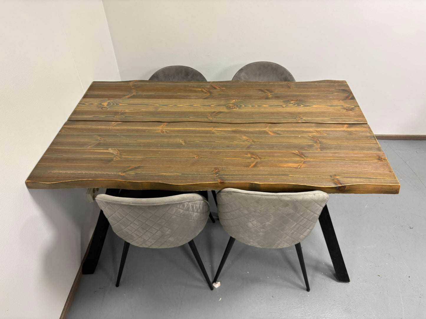 Veke Ruokapöytä ja 4 Tuolia