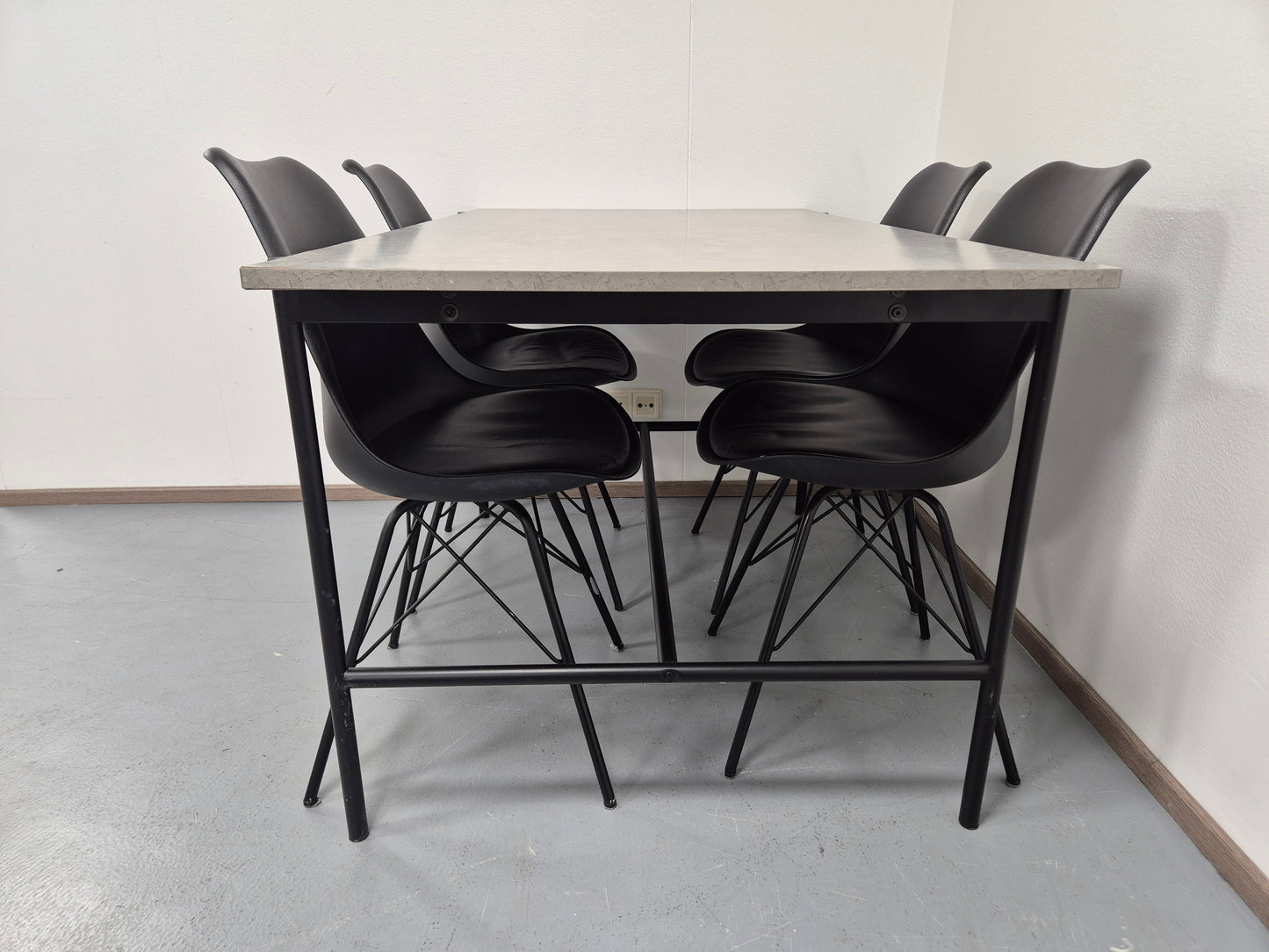 Jysk Ruokapöytä ja 4 Tuolia