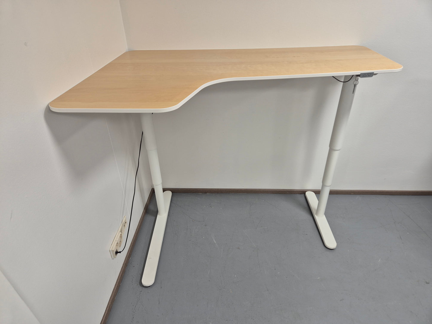 Ikea Bekant Sähköpöytä