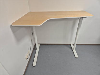 Ikea Bekant Sähköpöytä