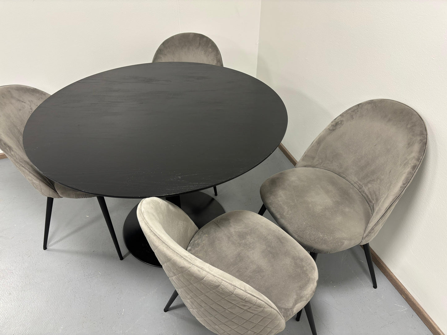 Pyöreä Ruokapöytä ja 4 Tuolia