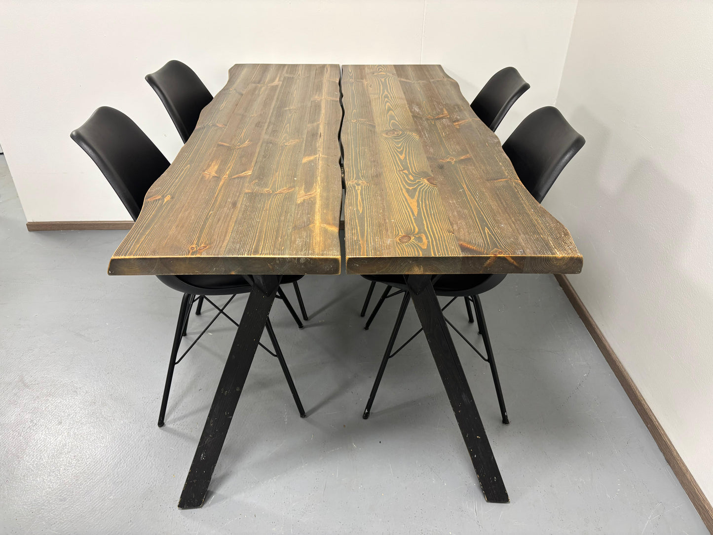 Veke Ruokapöytä ja 4 Tuolia