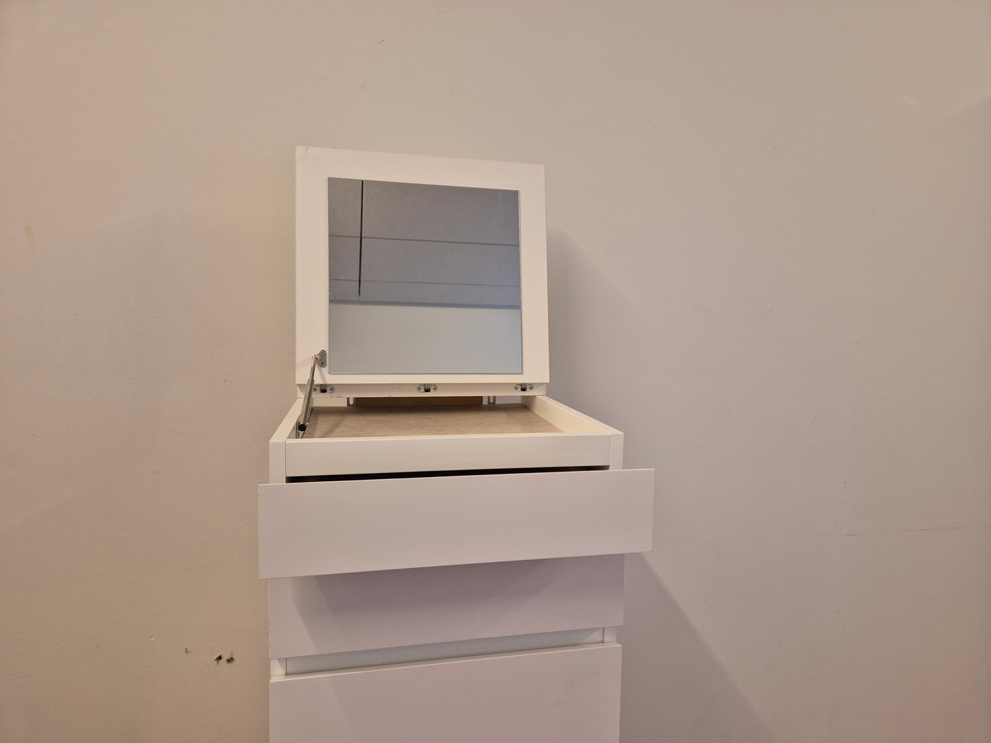 Ikea MALM lipasto 6 - valkoinen / peililasi