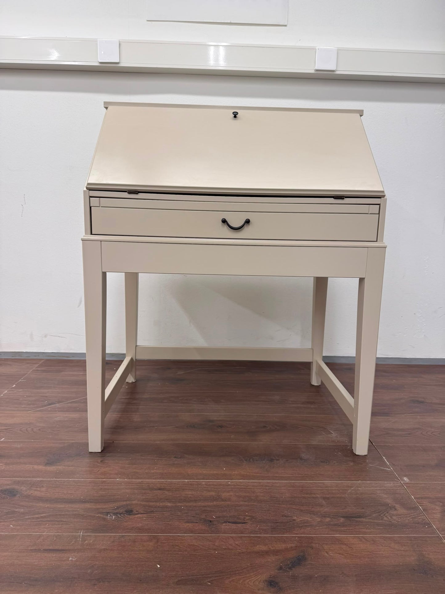Ikea HEMNES Kirjoituspöytä 81x57 cm Kalustori
